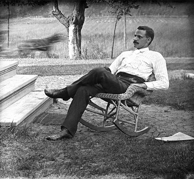 IN-FG-1914-Goff-Relaxing