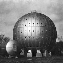 First grants to advance serious medical research in an era still plagued with quackery: The Cunningham Sanitarium, located at East 185th Street and Lake Shore Boulevard, c. 1928. The sanitarium offered patients access to the world&rsquo;s largest hyperbaric chamber, but its claims for the benefits of oxygen therapy proved specious.