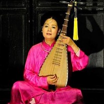 Vietnamese lutist Pham Thi Hue was Young Audiences of Northeast Ohio&rsquo;s artist in residence in 2013.